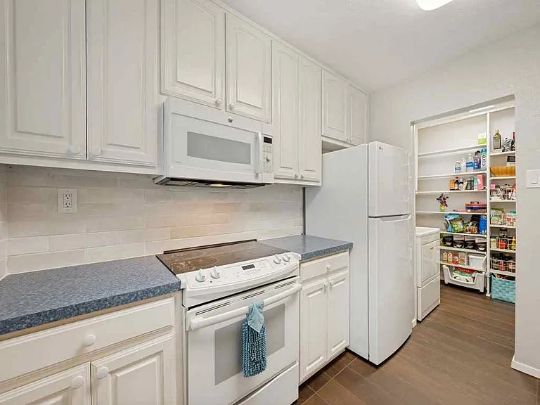 3032 Hollandale Ln — Photo 9