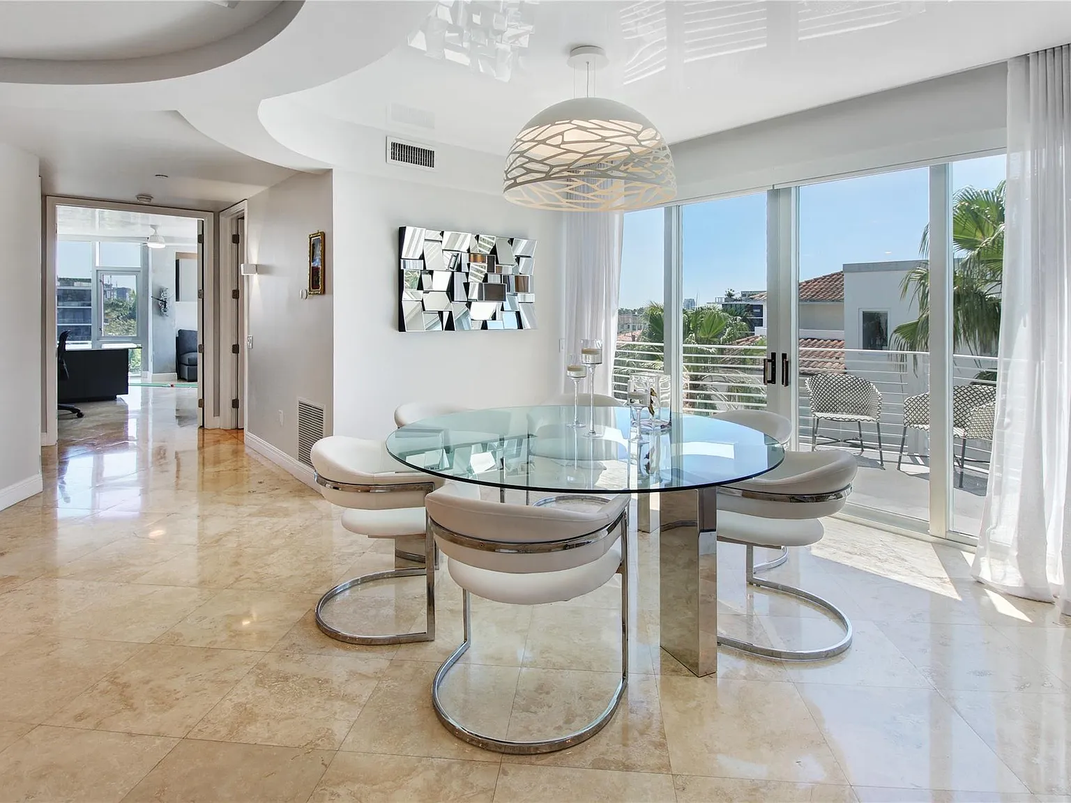 4 bed, 4.5 bath, 4445 sqft, $11,000 — Photo 3