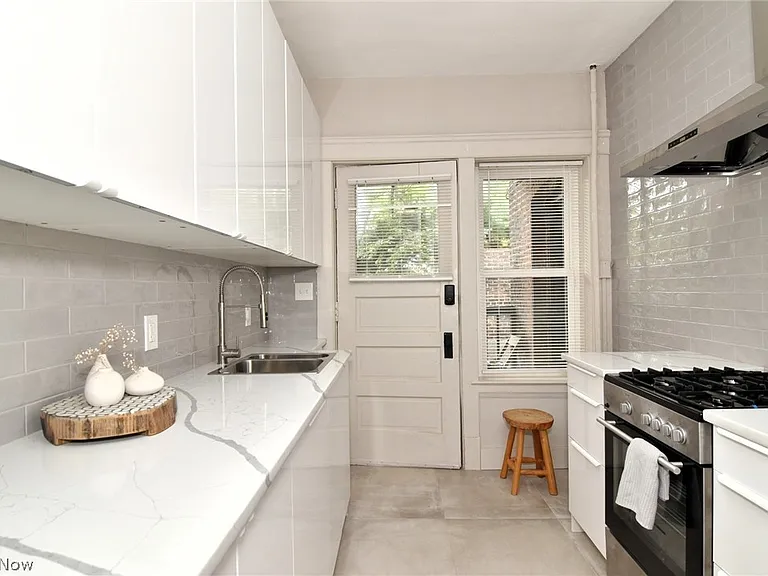 2272 Grandview Ave #2 — Photo 10