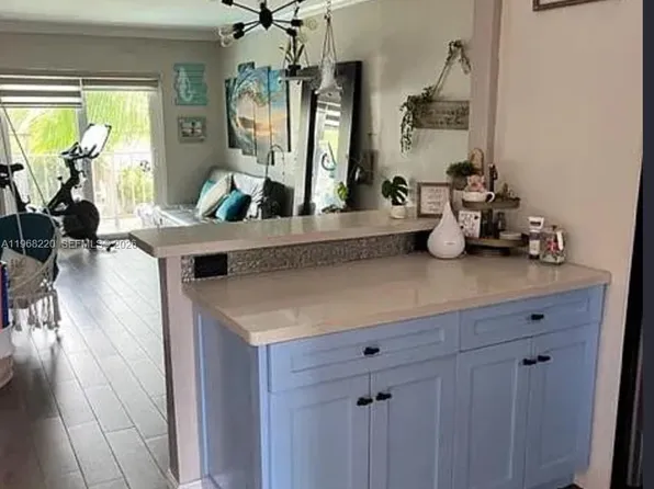 140 NW 14th Ave APT 6, Miami, FL 33125