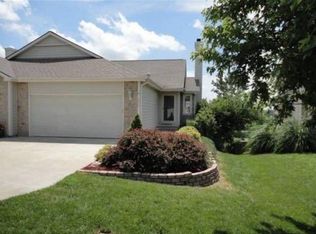 4927 Stoneback Dr, Lawrence, KS 66047