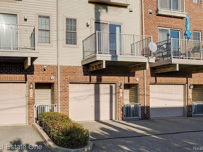 536 Graten St — Photo 17