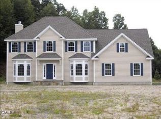 7 Quail Hollow Ln, Sandy Hook, CT 06482
