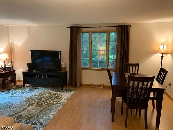 4th image of 5 Williams Ln