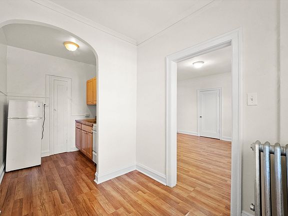 5th image of 2536 N Sawyer Ave APT 302