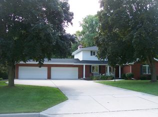 4711 River Heights Dr, Manitowoc, WI 54220