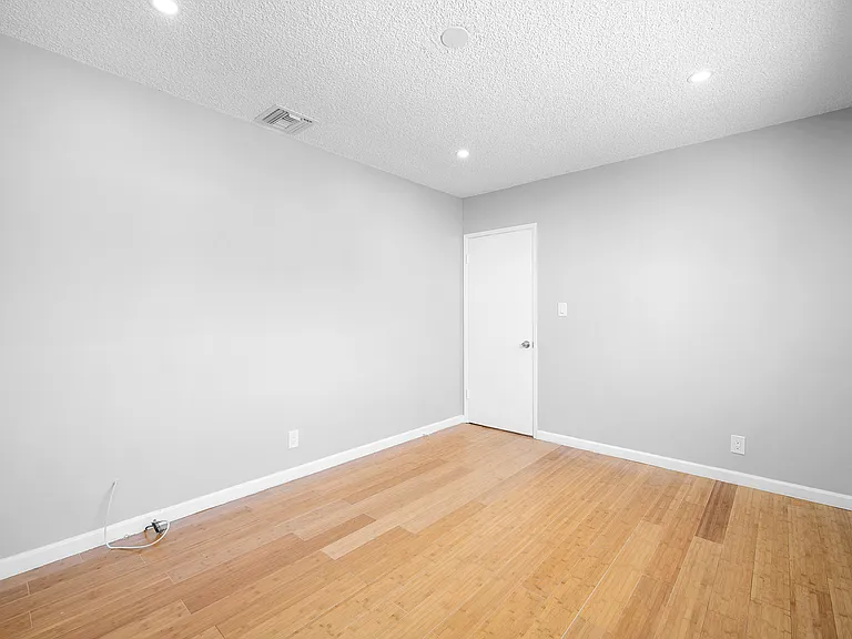 351 Salem St #7 — Photo 12