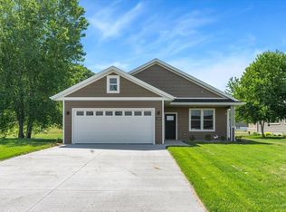 524 Cottonwood Cir, Lake City, MN 55041