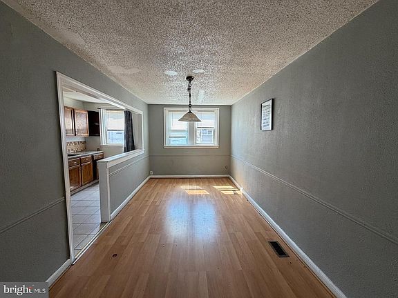 3rd image of 6741 Horrocks St