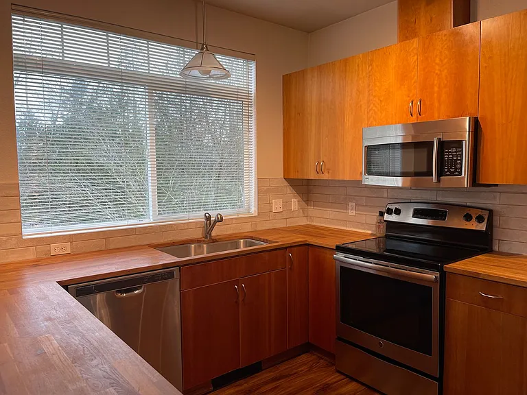 22755 SE 12th Ln — Photo 3