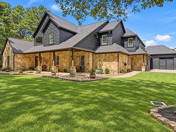 3rd image of 1175 Hunters Creek Way