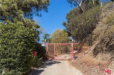 2nd image of 7942 Mulholland Dr