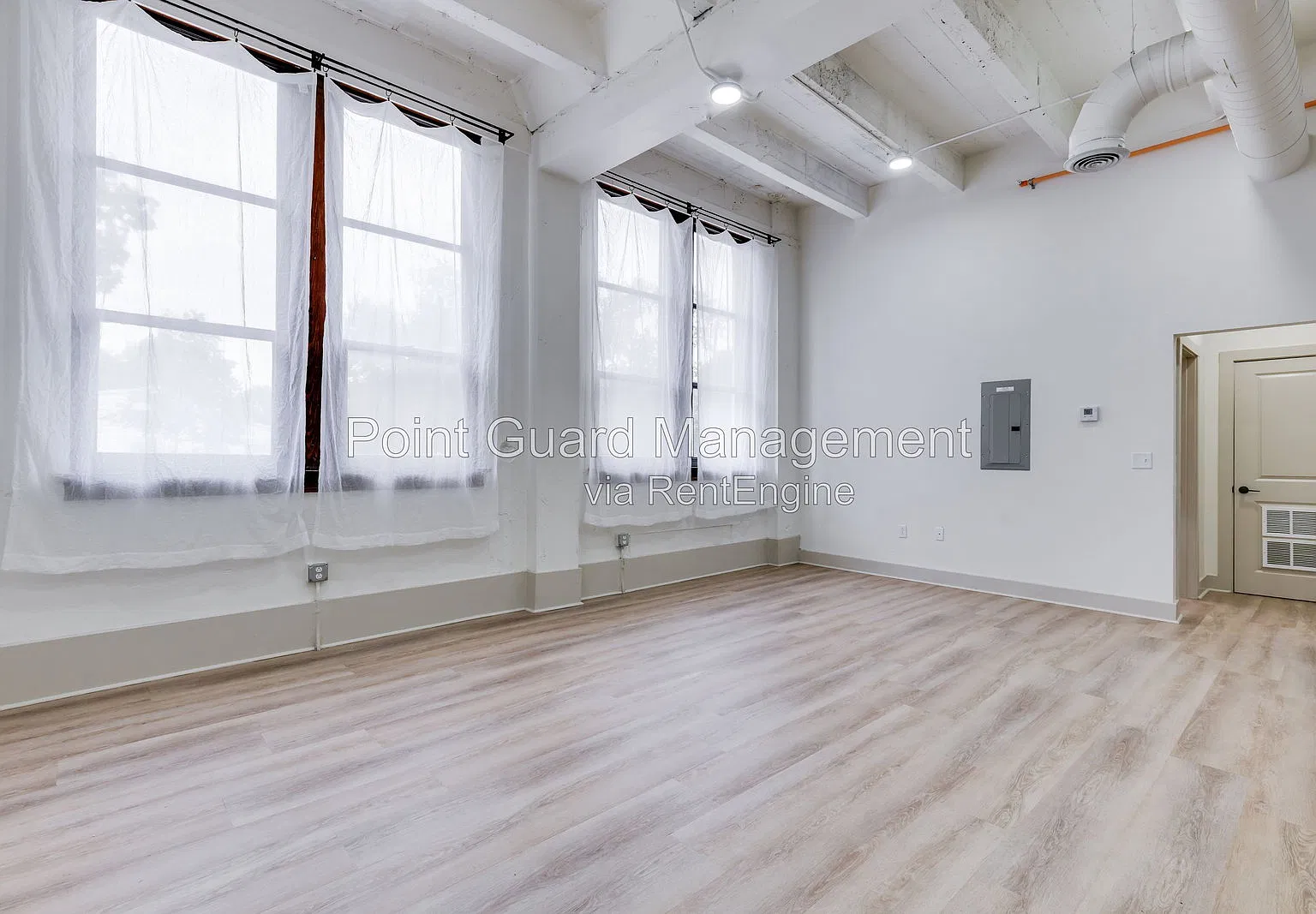 1 bed, 1.0 bath, 872 sqft, $1,195 — Photo 2