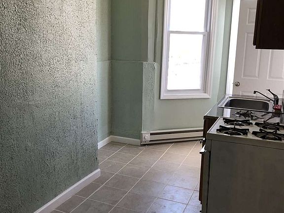 3rd image of 908 Kennedy Blvd APT 4