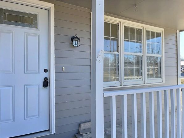 307A E Main St, Smithville, MO 64089