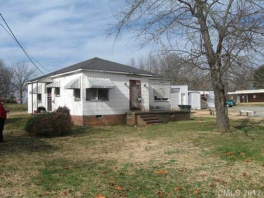 2nd image of 2225 N Aspen St