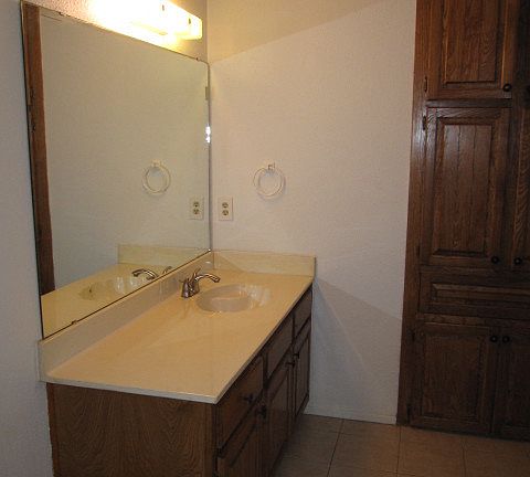 5th image of 215 Guinevere Dr