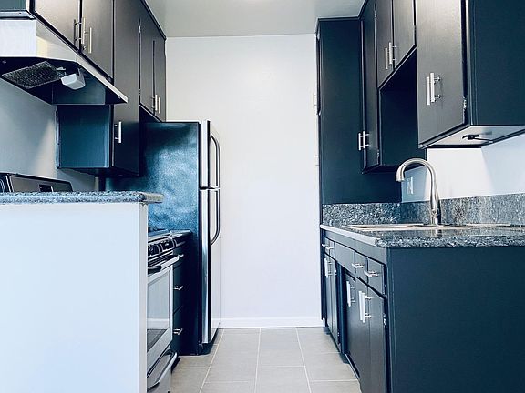 4th image of 1845 Canyon Dr APT 19