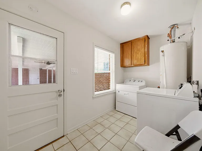 6323 Cindy Ln — Photo 17
