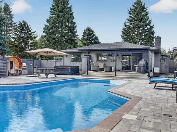 55 S Midridge Close SE, Calgary, AB T2X 1G2
