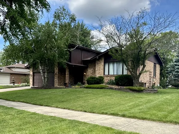 6781 Barrett St, Downers Grove, IL 60516