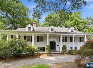 376 Lakeview Dr, Wyckoff, NJ 07481