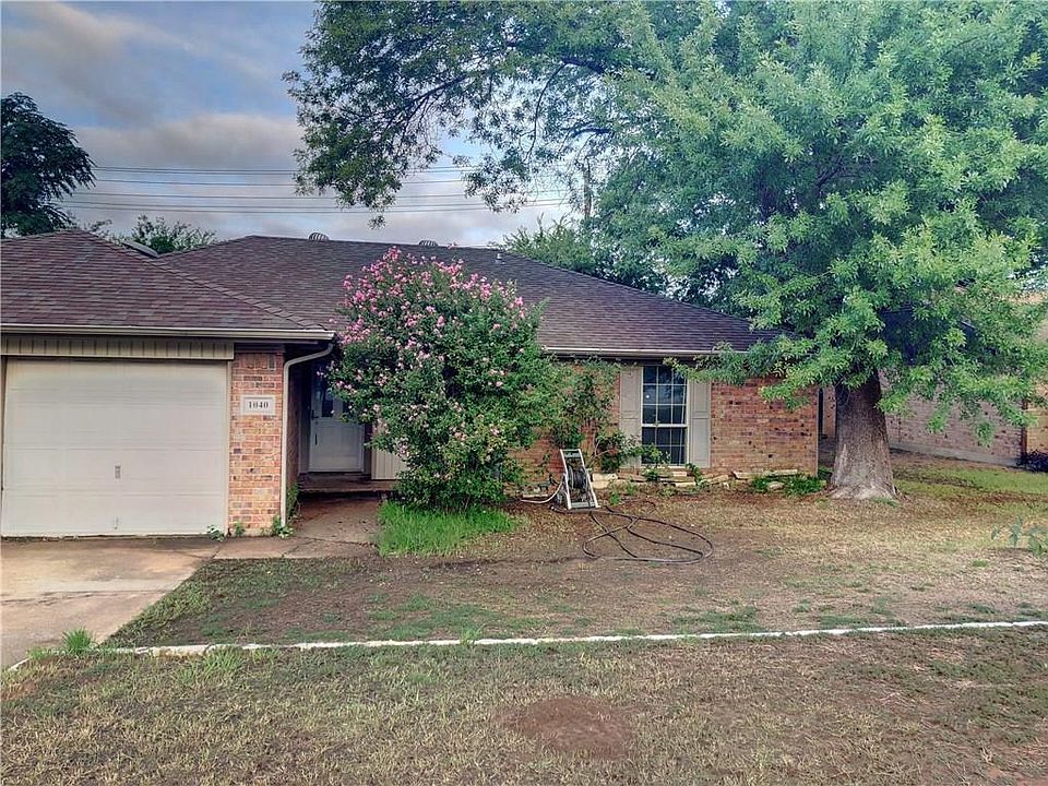 1st image of 1040 Fox River Ln