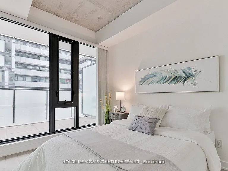 185 Roehampton Ave #219 — Photo 6