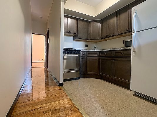 3rd image of 380 Quincy St APT 2