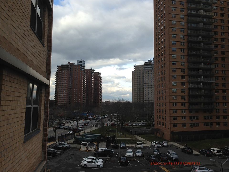 2nd image of 2915 W 5th St APT 5G