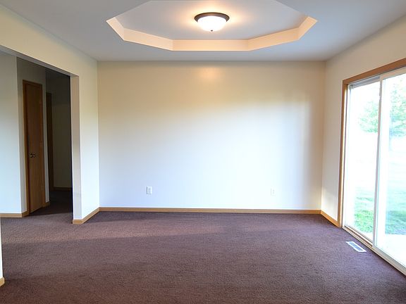 5th image of 321 N Robert Dr