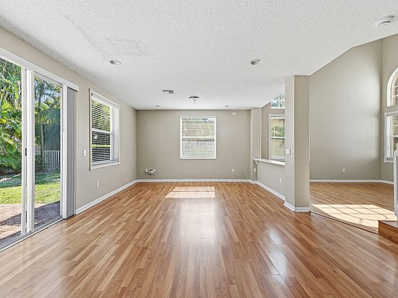 5th image of 6334 Stonehurst Circle
