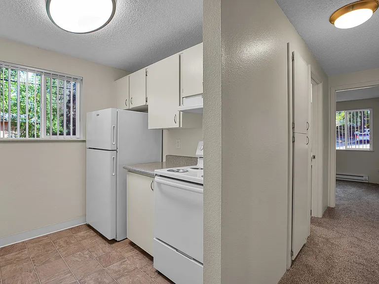 Riverview Apartments — Photo 35