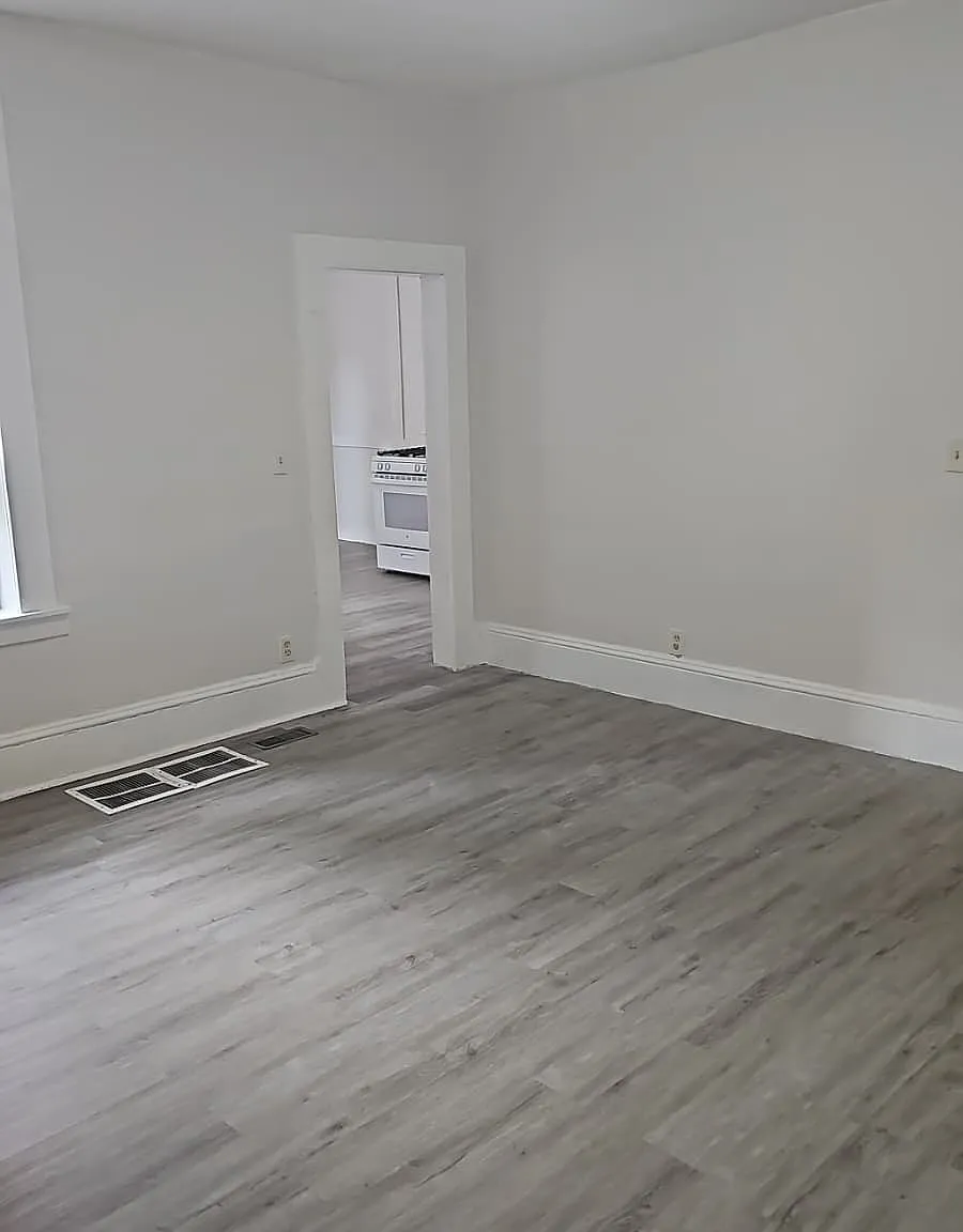 3 bed, 1060 sqft, $1,775 — Photo 4