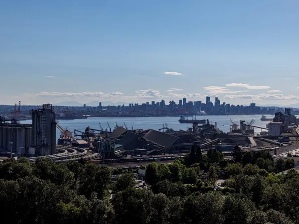 1401 Hunter St #2506, North Vancouver, BC V7J 0E2