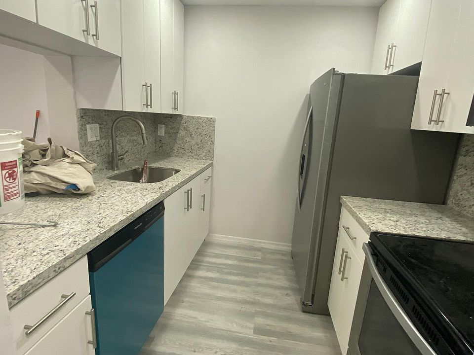 1st image of 300 NW 107th Ave APT 212