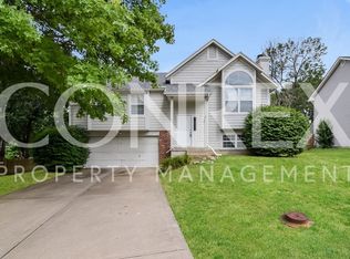 719 NW 42nd St, Blue Springs, MO 64015