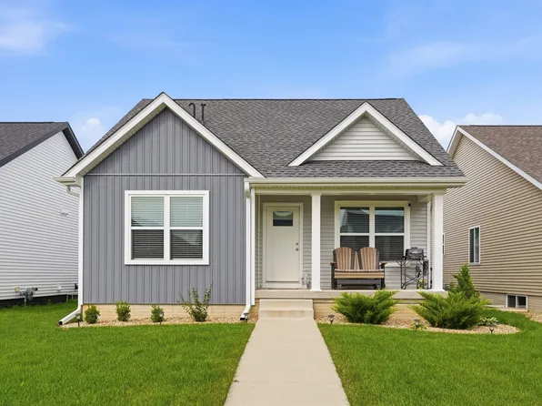 123 Coral Dr, Waterloo, IA 50701