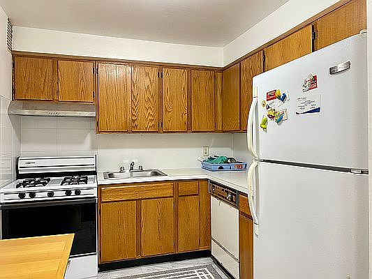 5th image of 65-36 Wetherole St #209