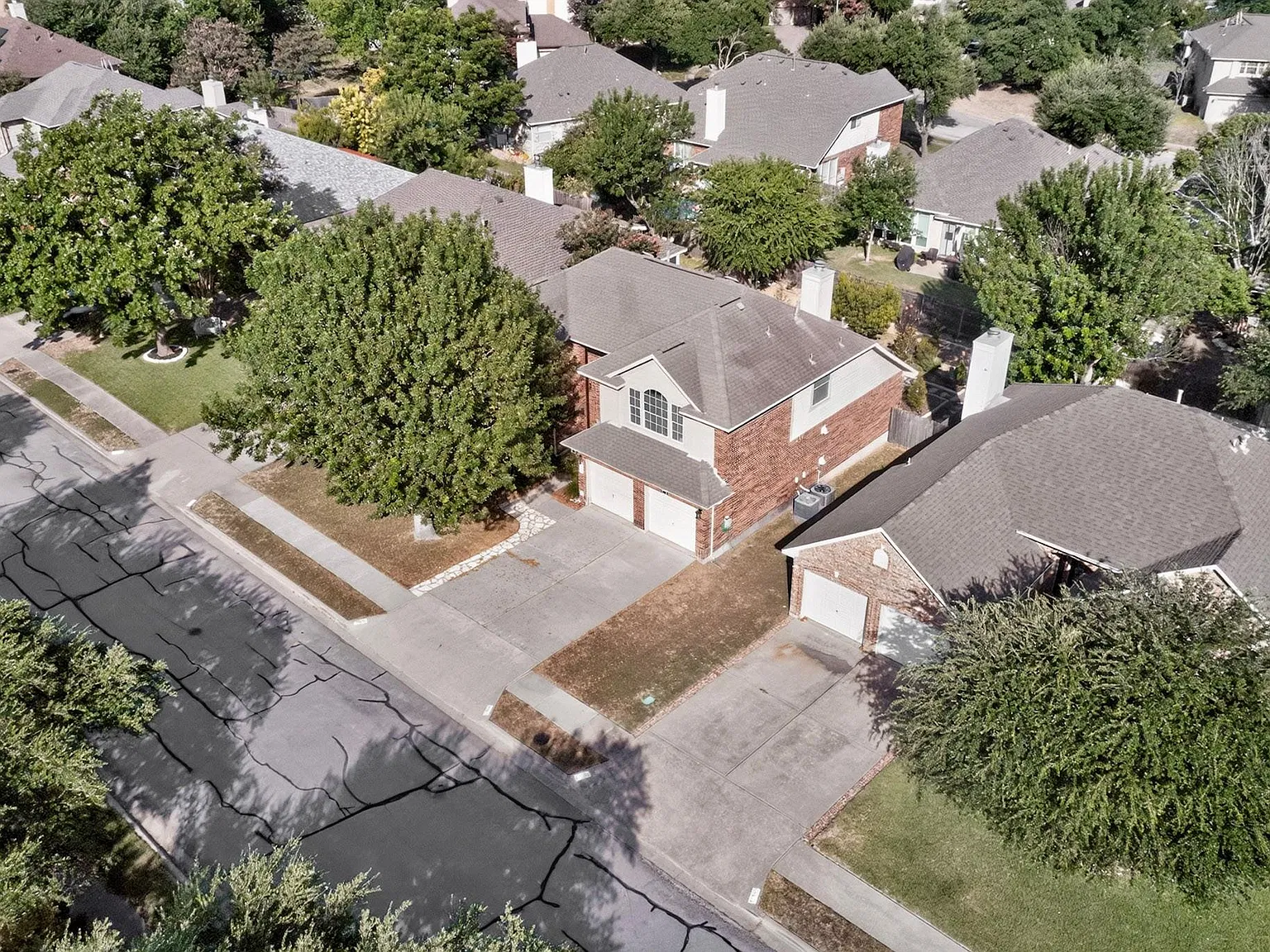 4 bed, 3.0 bath, 2424 sqft, $2,450 — Photo 3