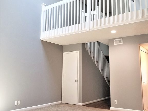 5th image of 704 Barlin Ct