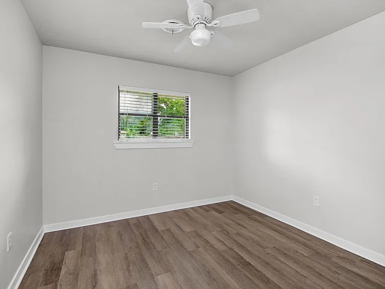 3760 Bayou Blvd — Photo 23