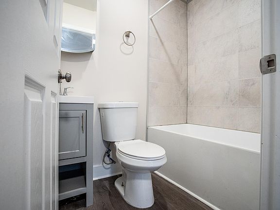 5th image of 2932 N Mascher St #17