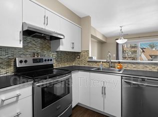 1043 Warwick Ct, Sterling, VA 20164