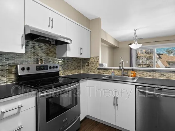 1043 Warwick Ct, Sterling, VA 20164