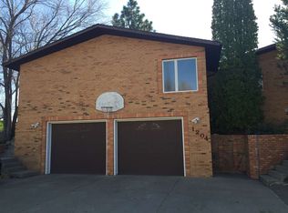 1204 9th St NW, Minot, ND 58703