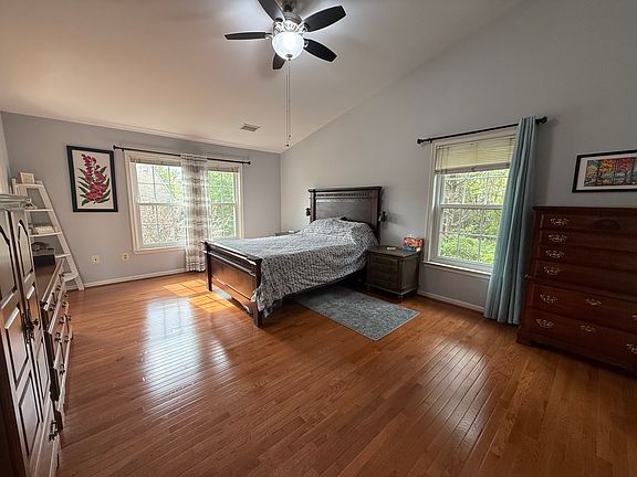 5th image of 10004 Manor Pl