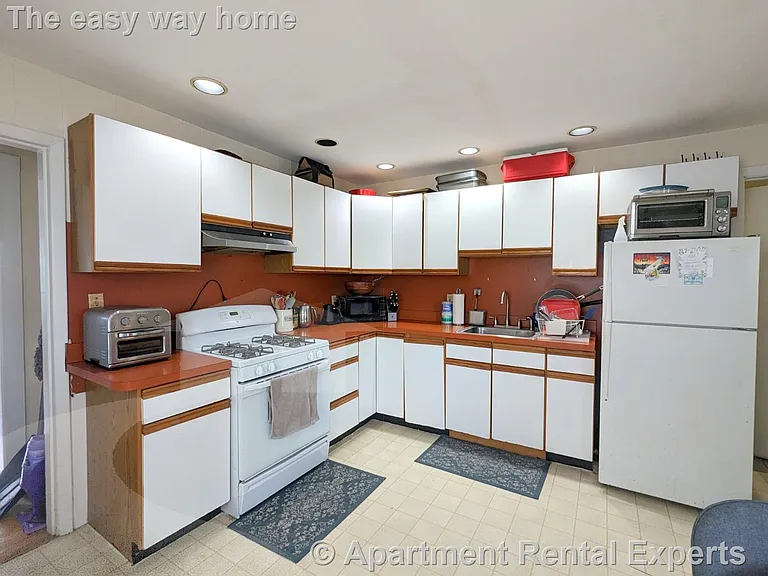 15 Howe St #5 — Photo 2