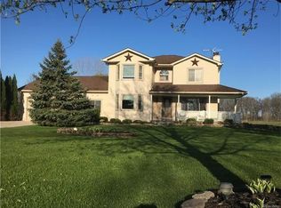 25800 Arsenal Rd, Brownstown, MI 48134