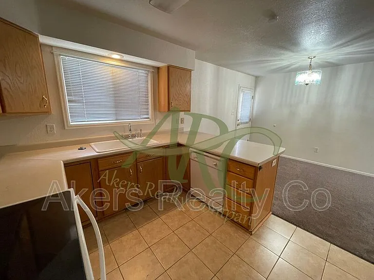 2730 Poplar St #B — Photo 6